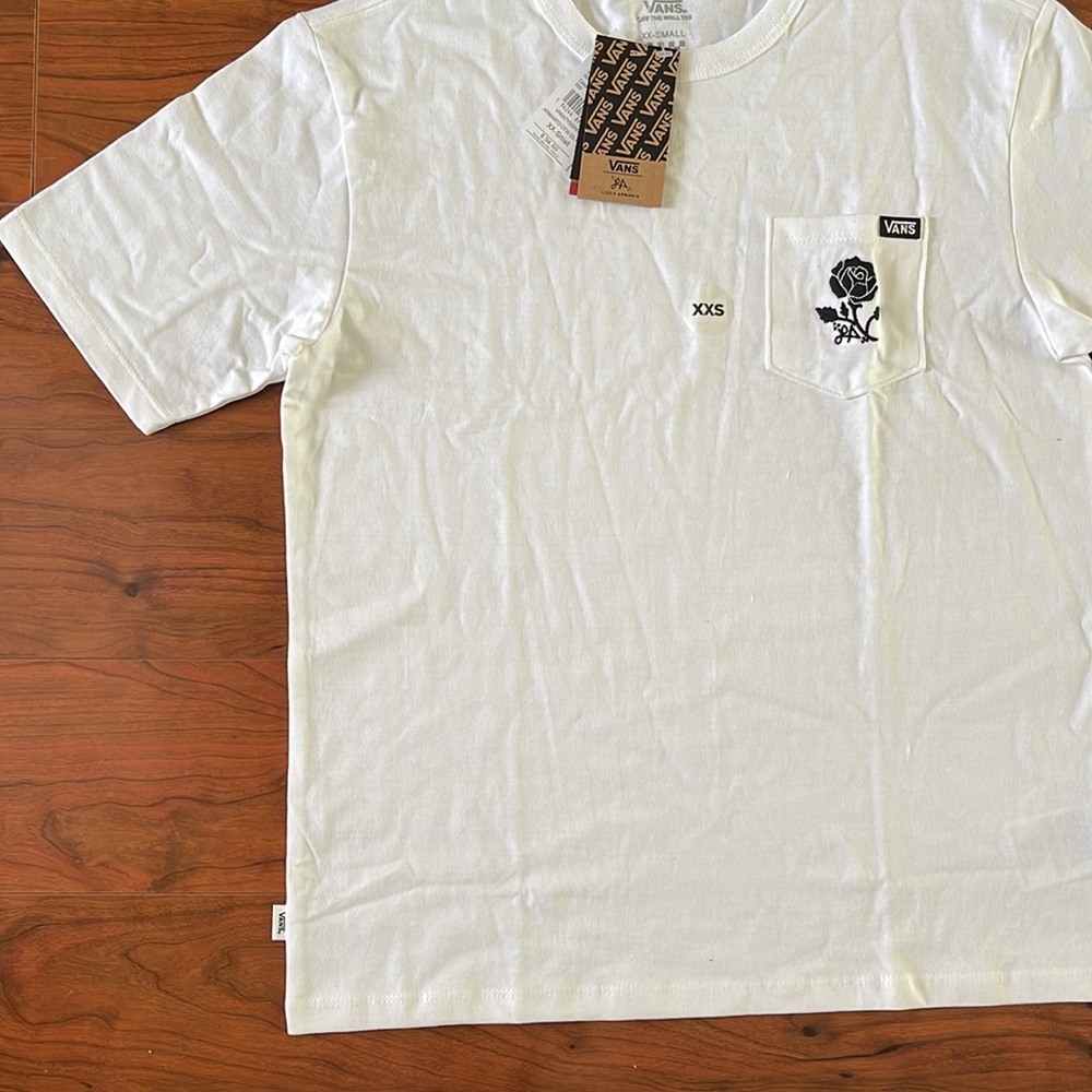 COPY - NWT Vans Off The Wall Armanto White Embroidered Rose Graphic Tee Shirt - Picture 3 of 7